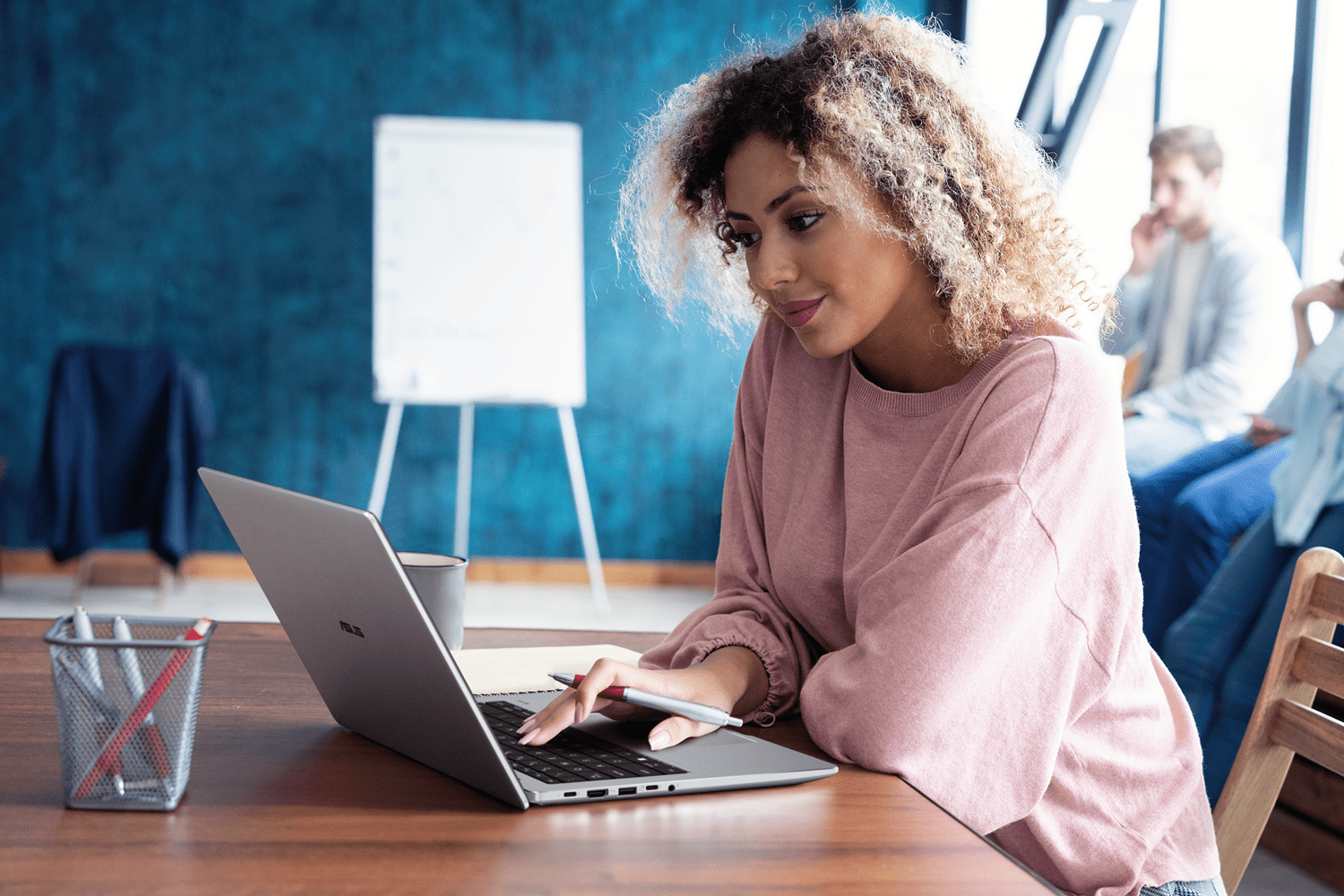 ASUS ExpertBook P5: eficiencia y rendimiento para el entorno laboral actual