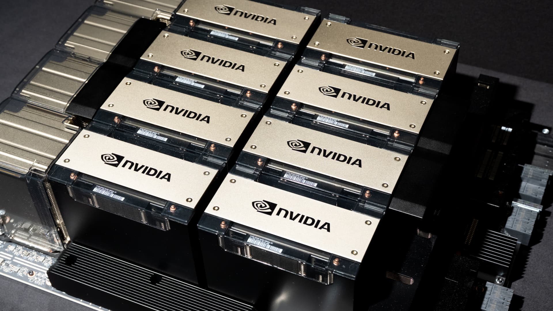 Operación USA detuvo supuesto contrabando de GPU Nvidia H100 y H200 a China