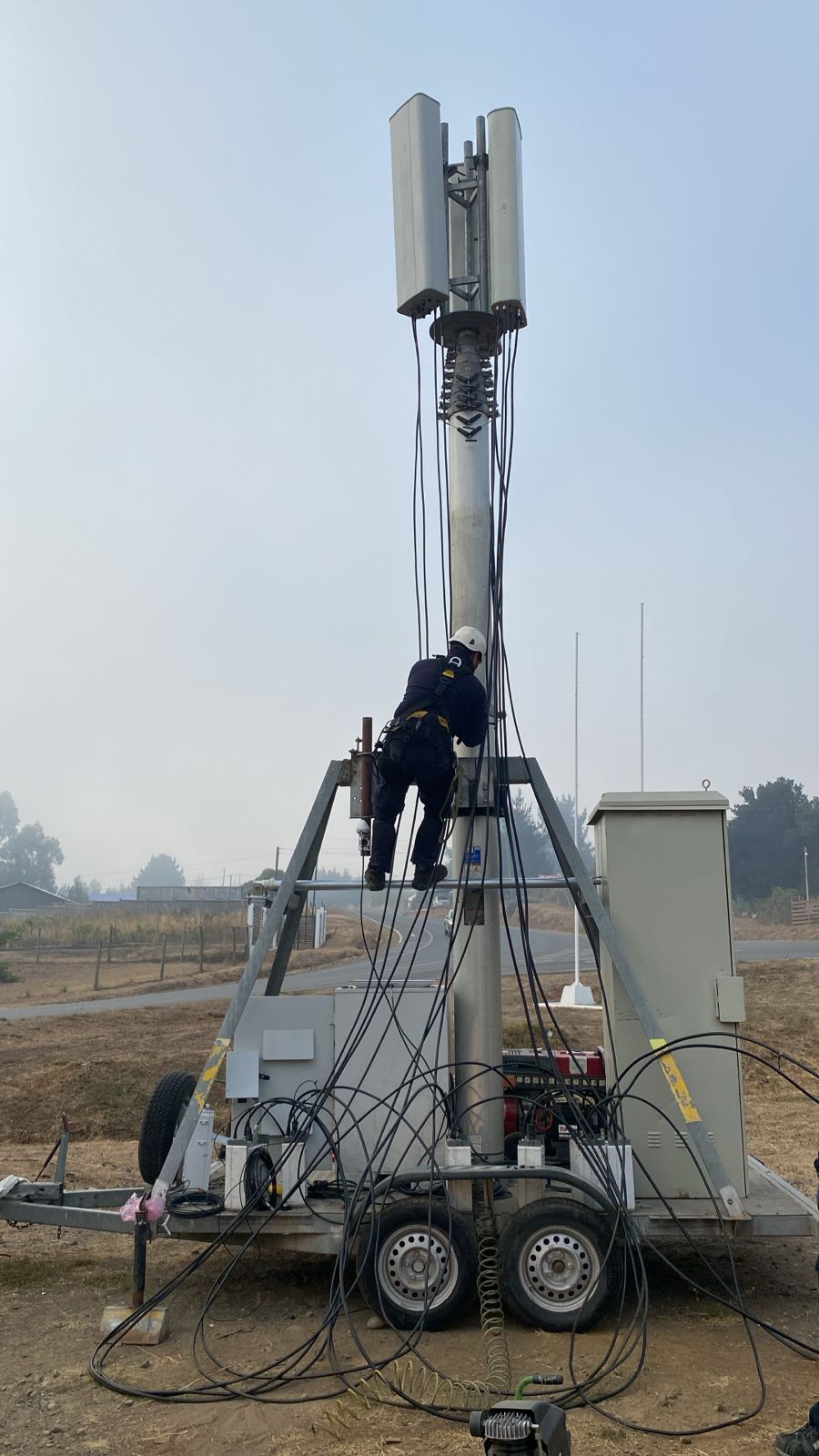 En Ñuble y Biobío Entel amplía el plan “Primera Respuesta” en Quellón, Tomé y Penco para respaldar a comunidades afectadas por incendios