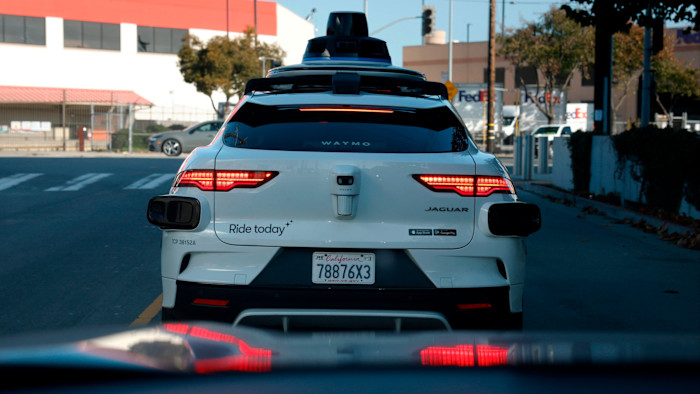 London se prepara para ser la primera ciudad donde operan robotaxis de EE. UU. y China