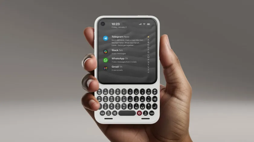 El Clicks Communicator, un móvil Android con teclado físico y pantalla OLED